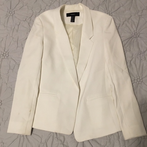 Size small white blazer - Picture 3 of 4
